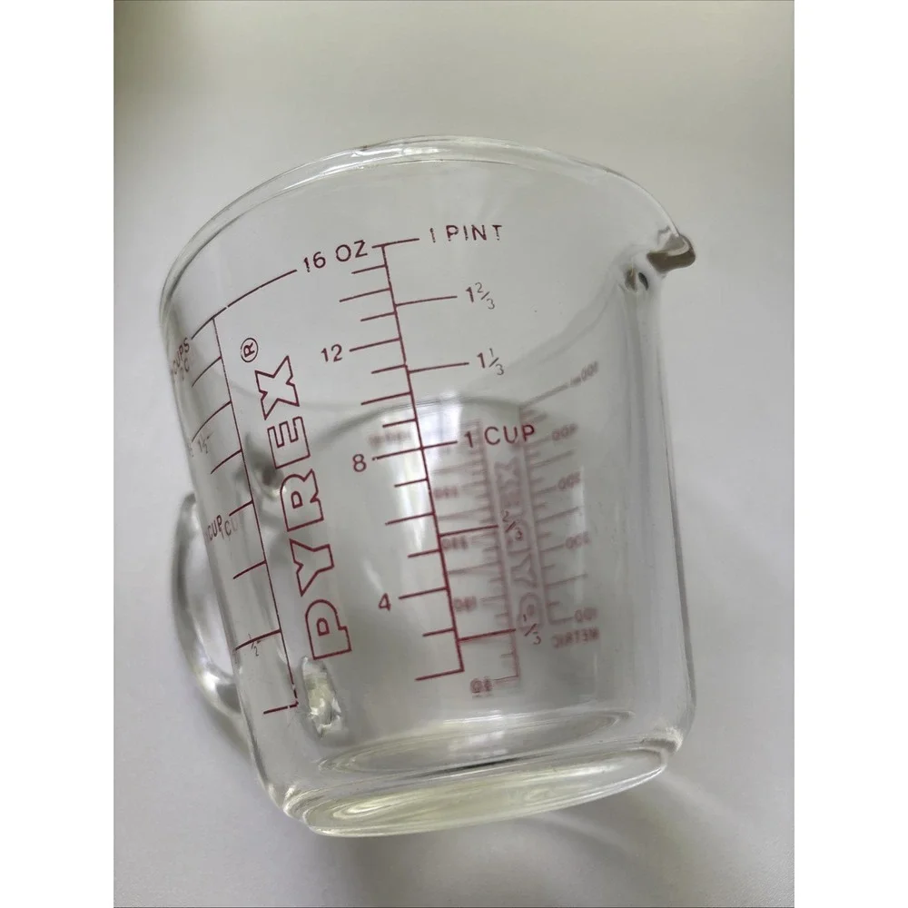 PYREX 516 Glass‎ Measuring Cup Red Lettering Closed D Handle 2 Cup Vintage